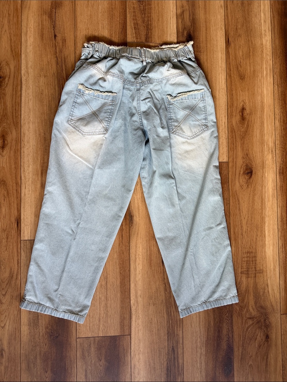 Light Wash Star-Appliqué Paper Lace brand jeans - Picture 5 of 5